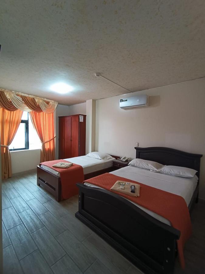 Hotel Quezada Hermanos Santo Domingo de los Colorados Buitenkant foto
