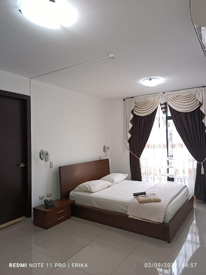 Hotel Quezada Hermanos Santo Domingo de los Colorados Buitenkant foto