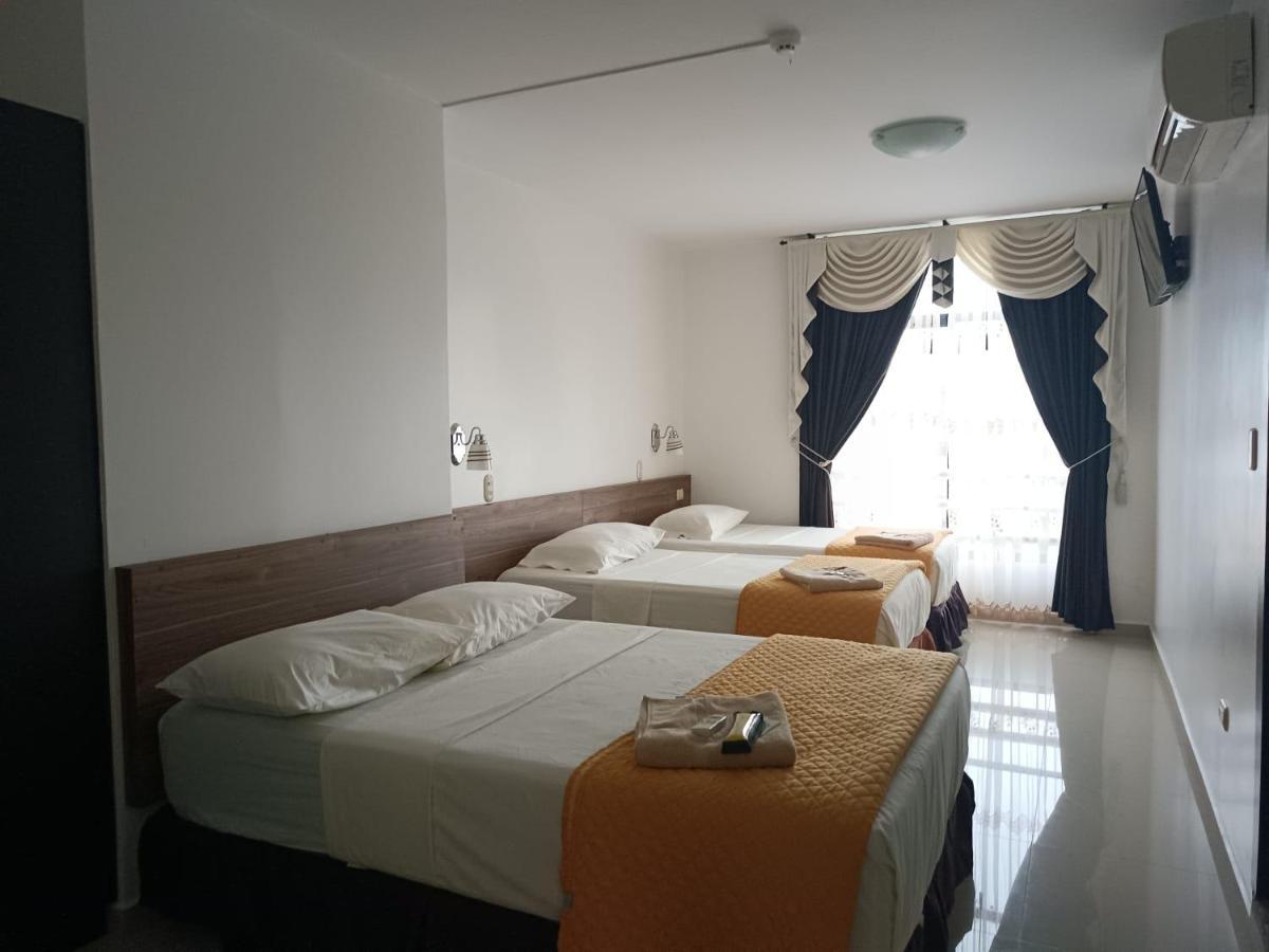 Hotel Quezada Hermanos Santo Domingo de los Colorados Buitenkant foto