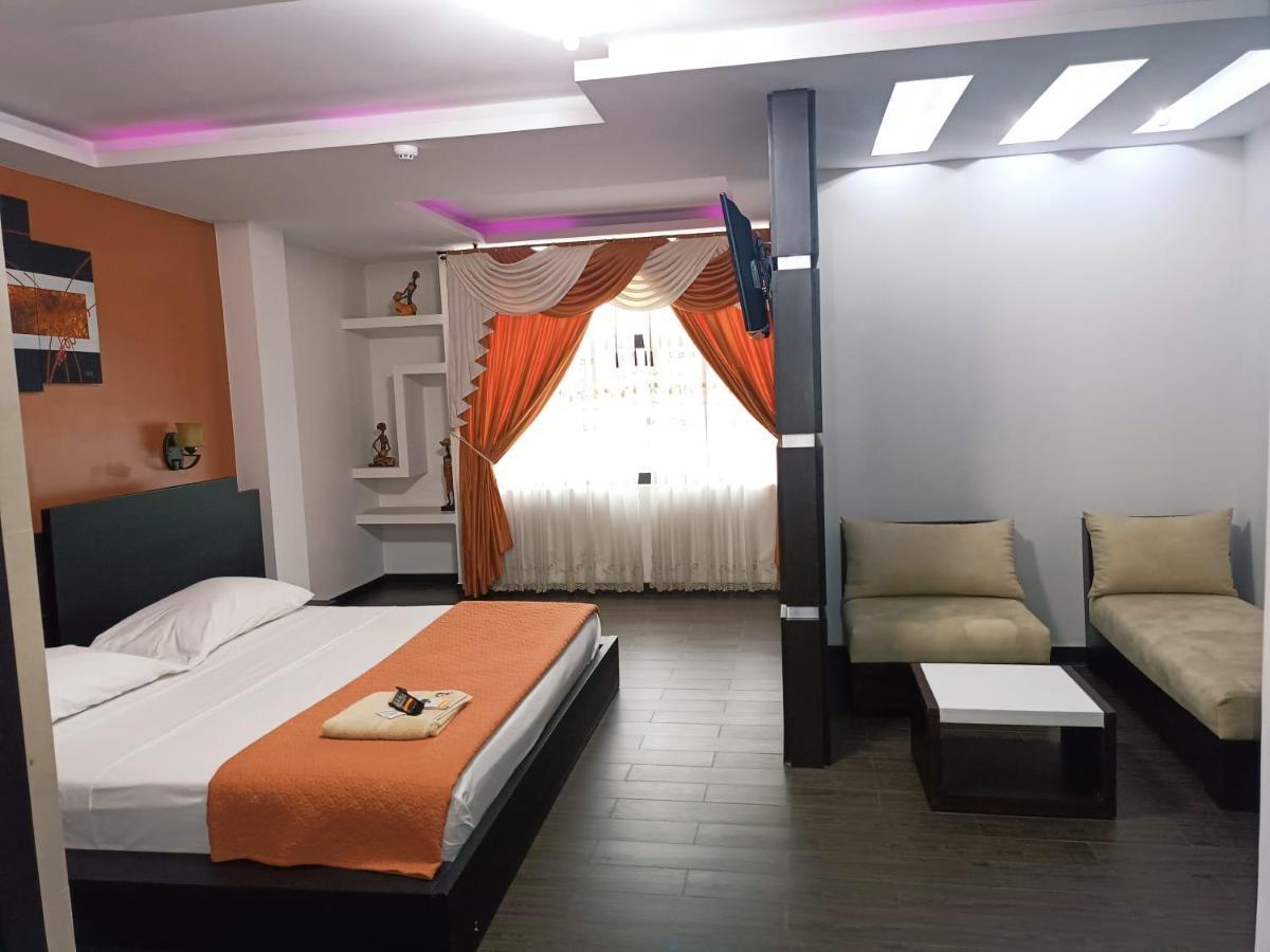 Hotel Quezada Hermanos Santo Domingo de los Colorados Buitenkant foto