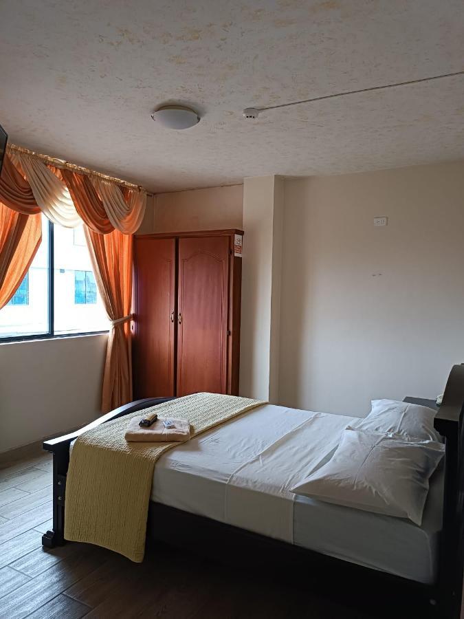 Hotel Quezada Hermanos Santo Domingo de los Colorados Buitenkant foto