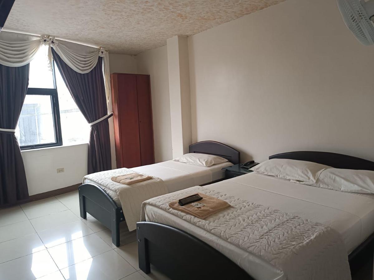 Hotel Quezada Hermanos Santo Domingo de los Colorados Buitenkant foto