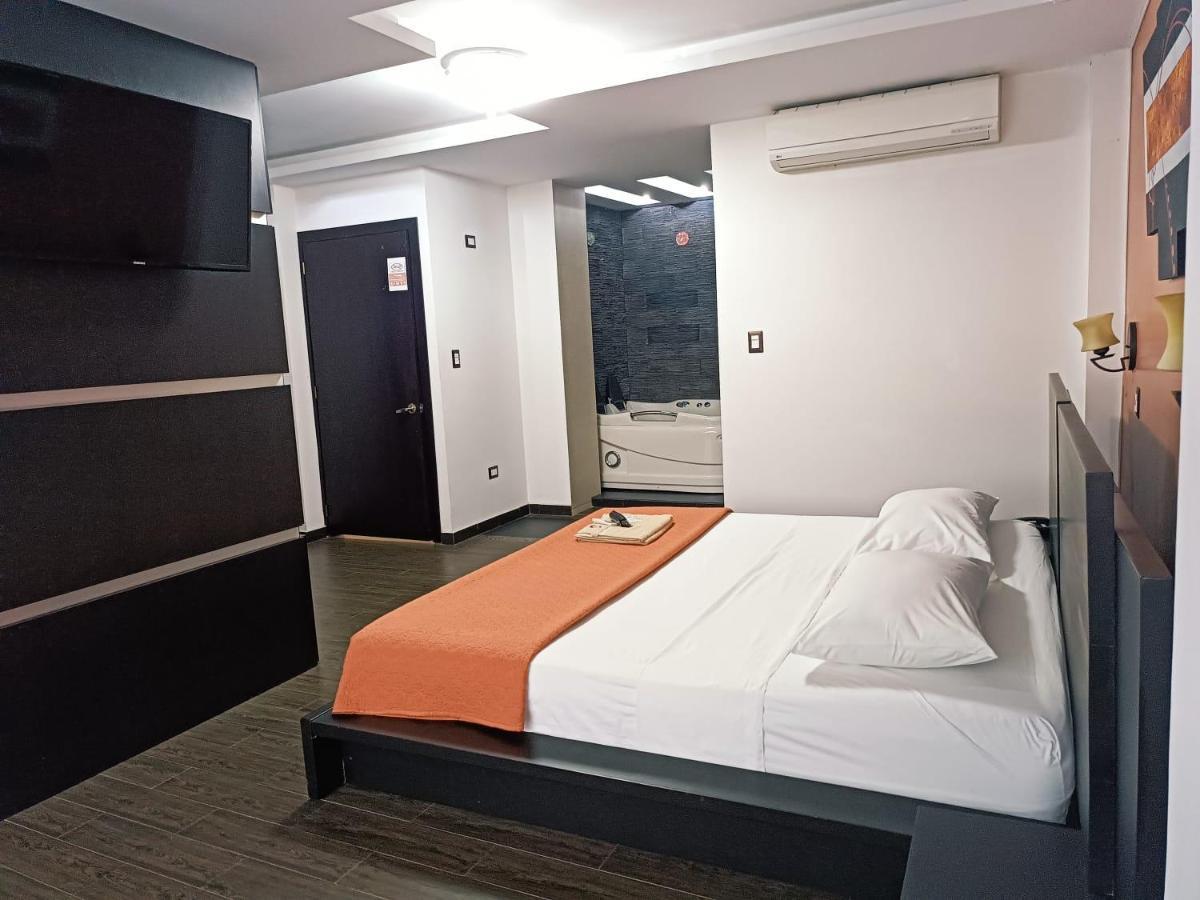 Hotel Quezada Hermanos Santo Domingo de los Colorados Buitenkant foto