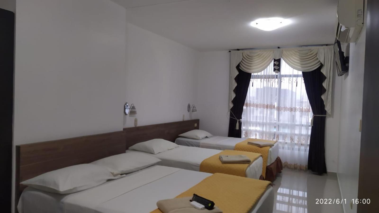 Hotel Quezada Hermanos Santo Domingo de los Colorados Buitenkant foto