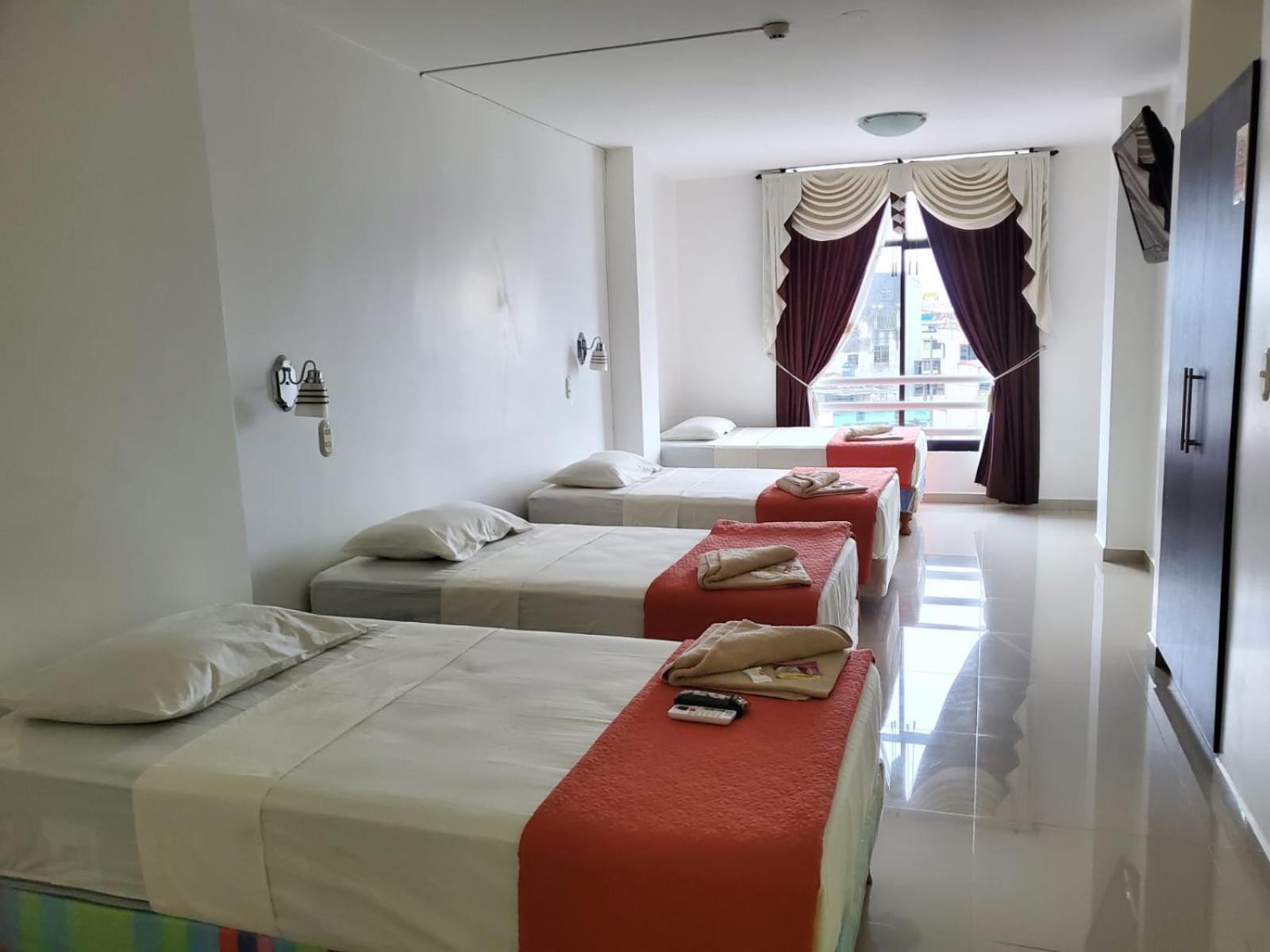 Hotel Quezada Hermanos Santo Domingo de los Colorados Buitenkant foto